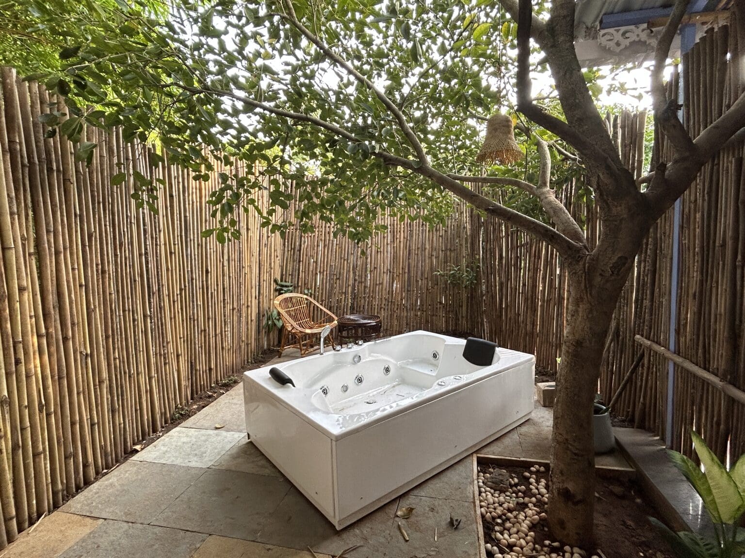 Pushpaangan Outdoor Jacuzzi