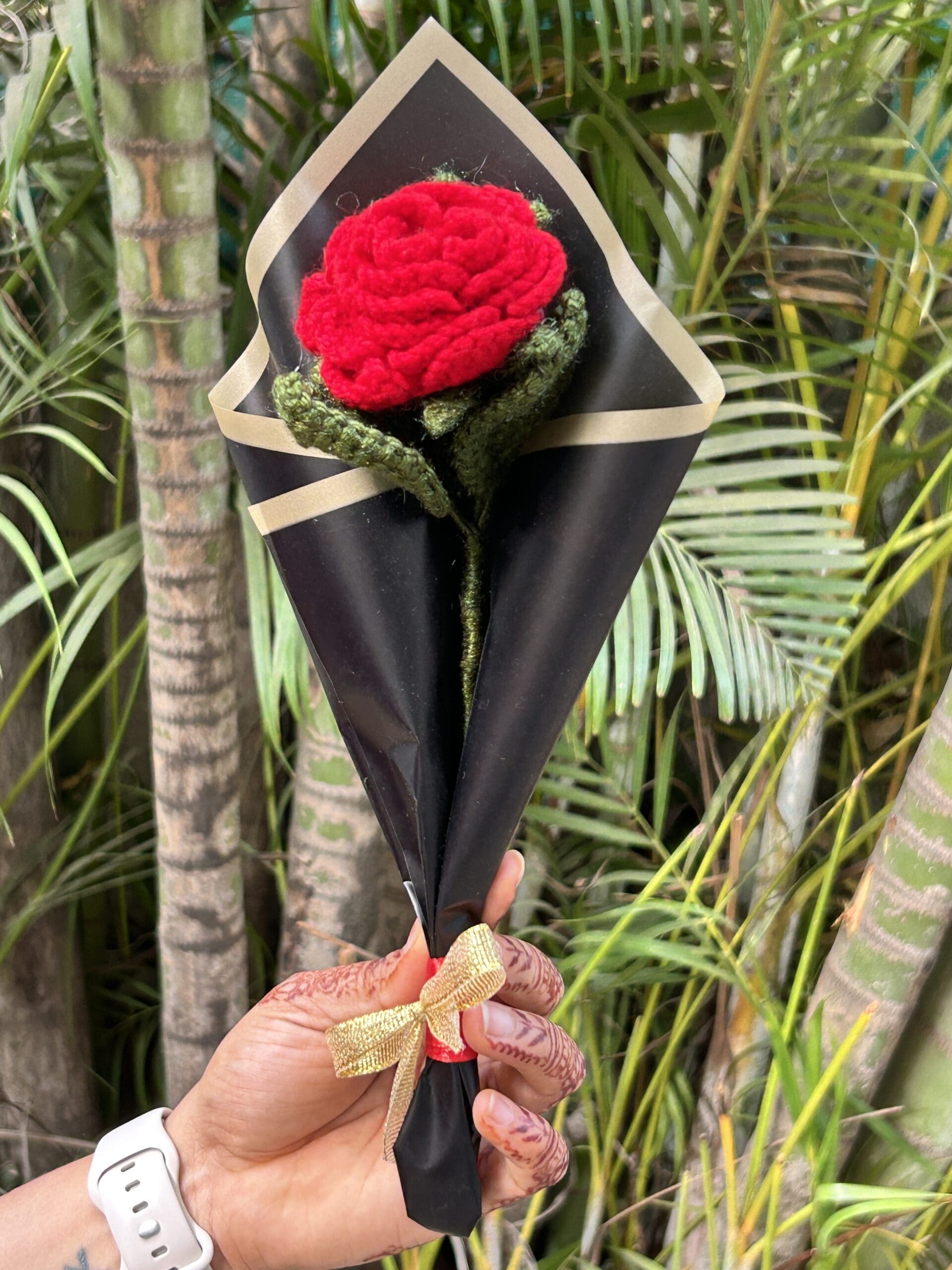 Single Handcrafted Crochet Rose Bouquet - Black 3